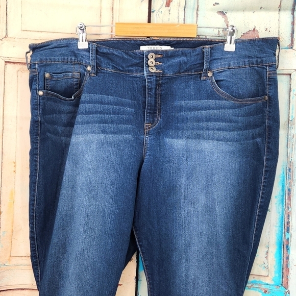 Torrid Crop Jegging- Super Stretch Dark Wash - Picture 3 of 9